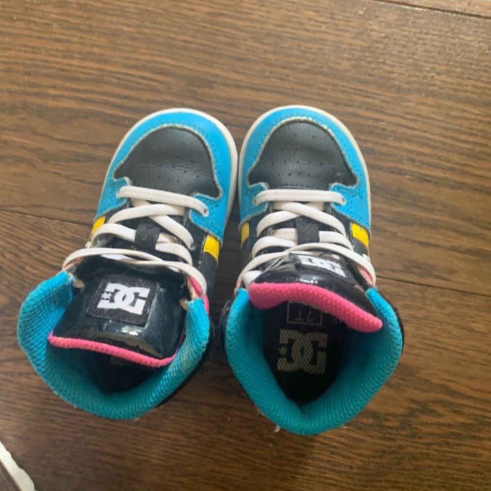 DC shoes size 7 toddler